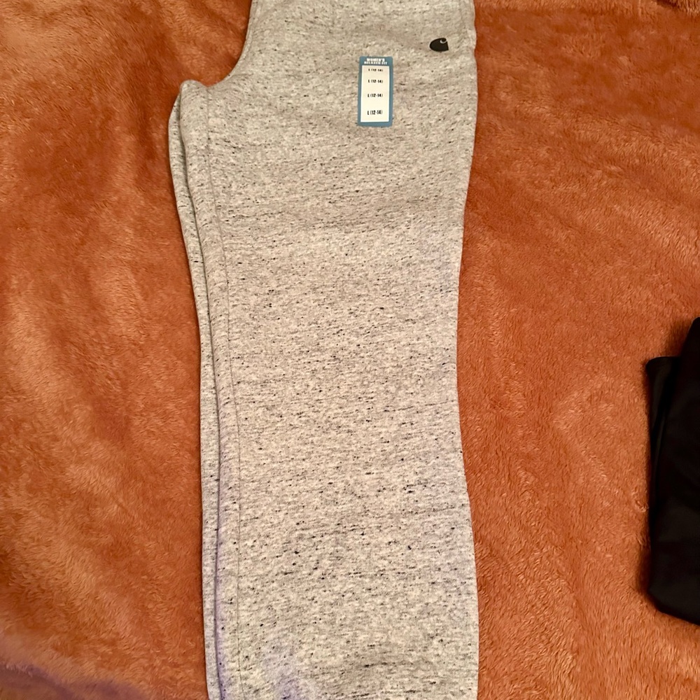 Women’s Carhartt Joggers. So warm and comfortable. Discontinued color